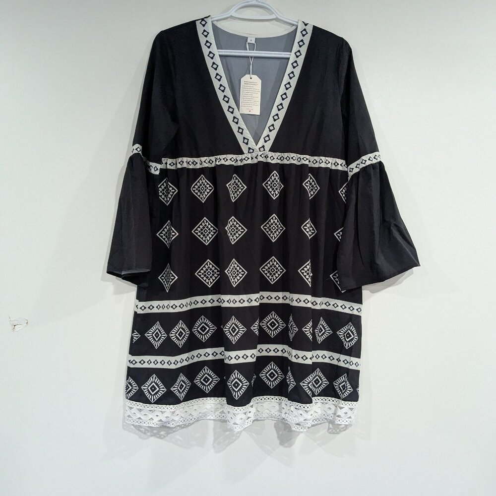 BNWT Made with Heart V-Neck Dress Black White Size Small